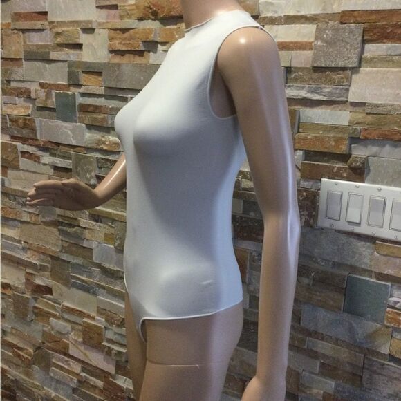 SKIMS Essential crew neck sleeveless bodysuit - Picture 4 of 6